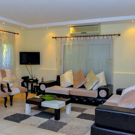 Tgs Villas *