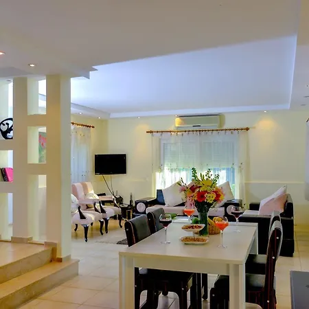 Tgs Villas *